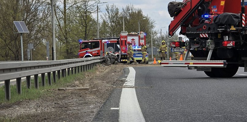 Ciężarówka uderzyła w bariery