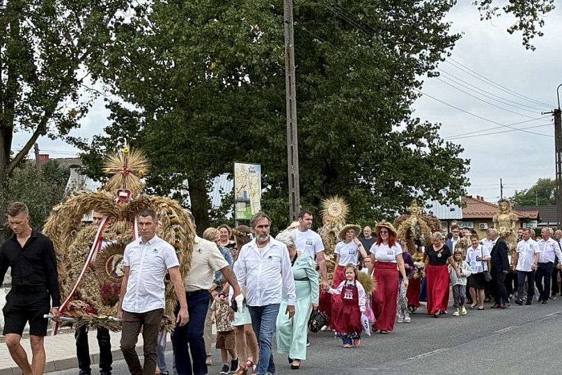 Dożynki Gminne w Prażmowie wciąż trwają
