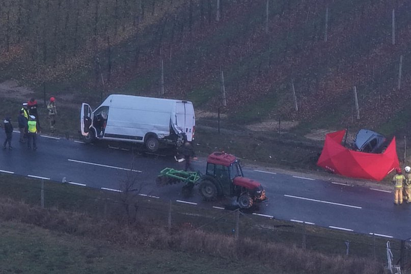 Próbował wyprzedzić traktor. Zginął na miejscu