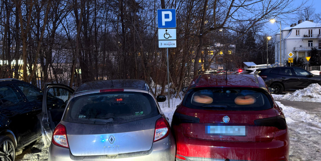 Jedno miejsce, dwa samochody