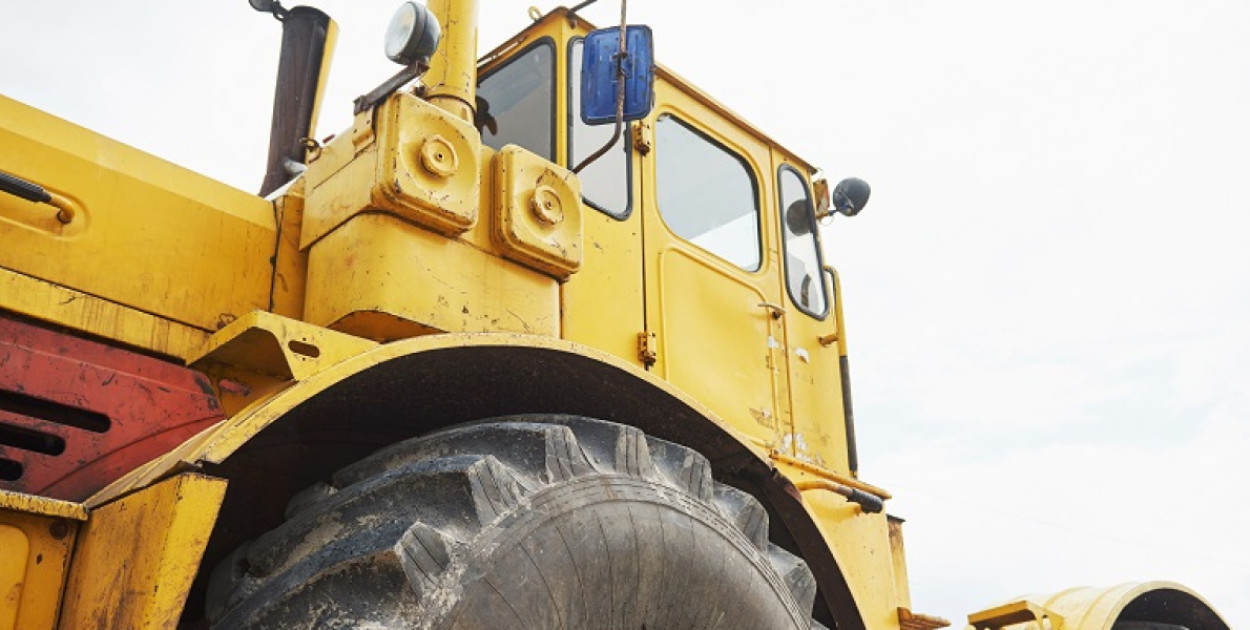 Nocny skok na ciężki sprzęt.