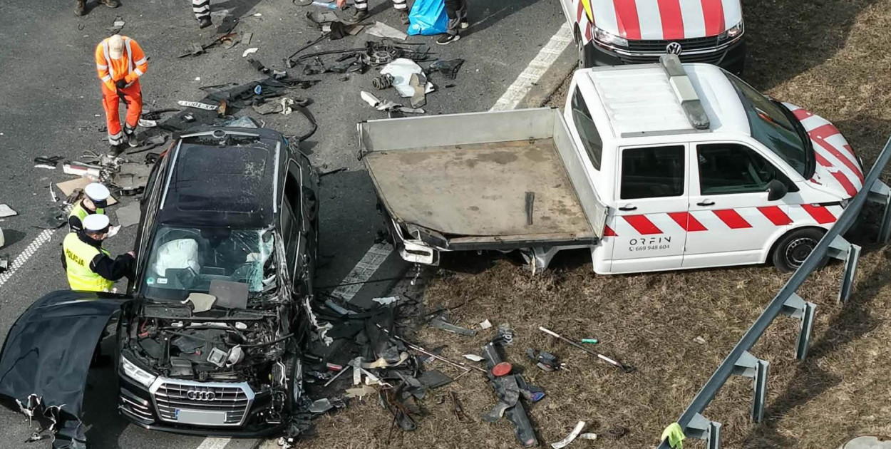 Wjechał w auto służb drogowych
