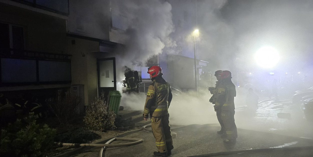 Pożar w bloku. 150 osób ewakuowano