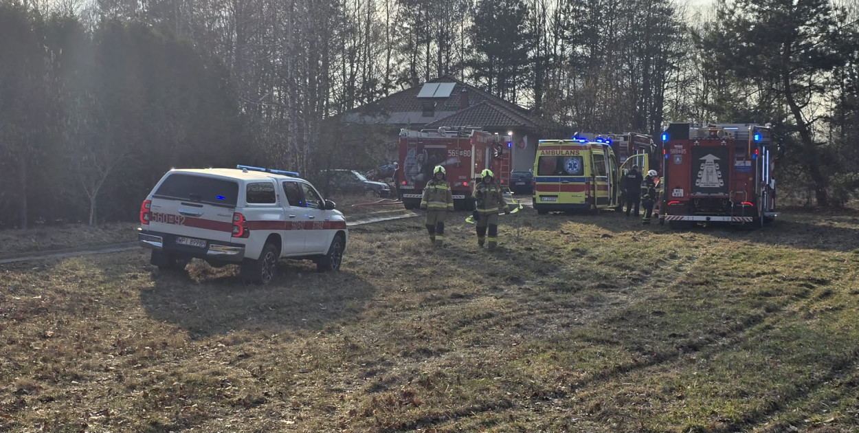 Strażacy wezwani do płonącego domu