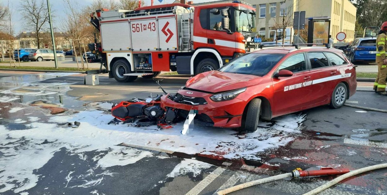 Dramatyczne zderzenie na Chyliczkowskiej!  Ulica zablokowana