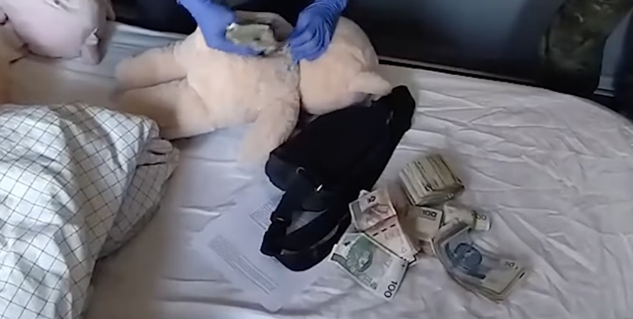 Pieniądze w pluszowych misiach i 57 automatów. Nalot na nielegalny hazard