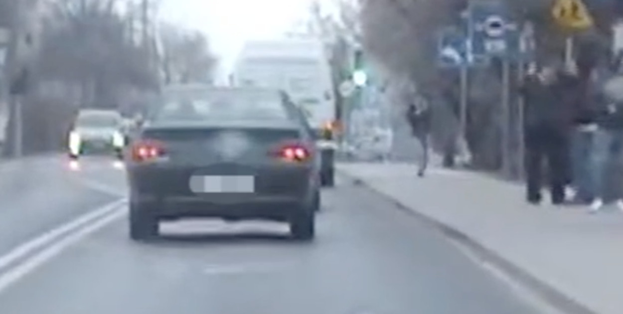 Porzucił samochód i uciekał na piechotę