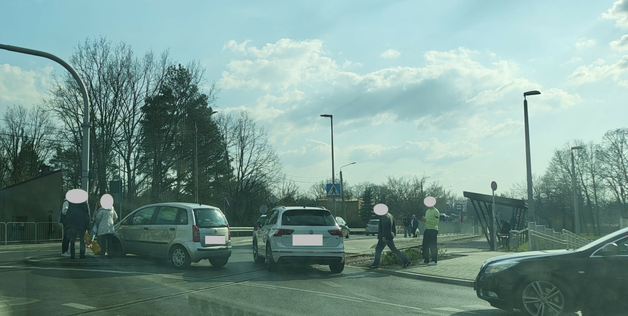 Kolizja na rondzie w Piasecznie