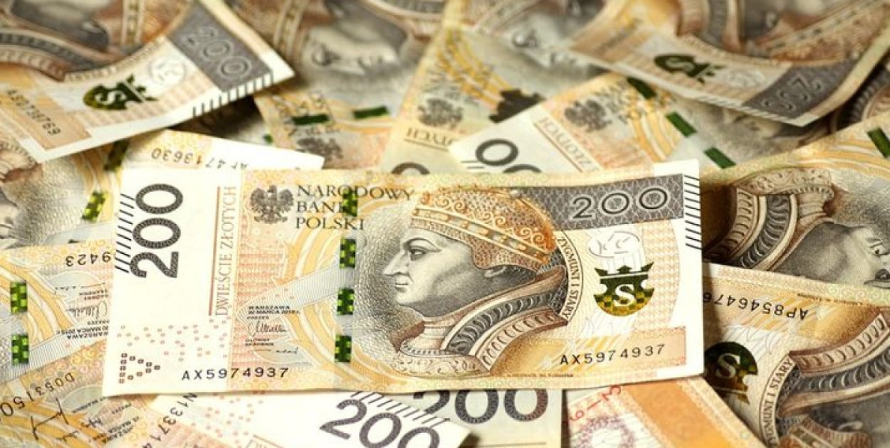 Straciła ponad 25 tysięcy złotych, wierząc w policyjną „operację specjalną”