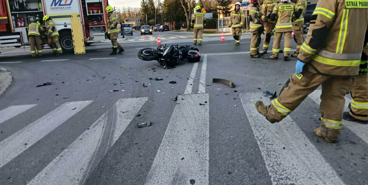 Poważny wypadek motocyklisty, utrudnienia na trasie 724