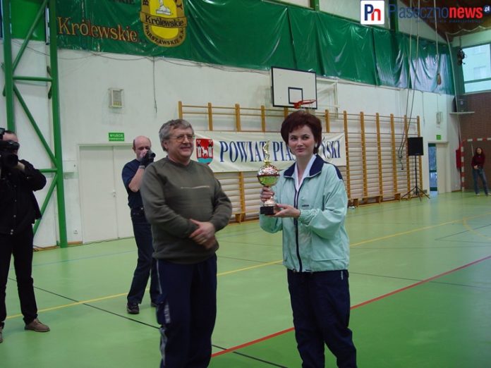 Jerzy Madej (1949-2011) oraz ówczesna wójt Tarczyna Barbara Galicz. Dziś pełni funkcję burmistrza Tarczyna.