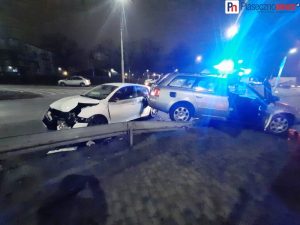 Wypadek na wjeździe do Piaseczna! Auto jechało pod prąd?